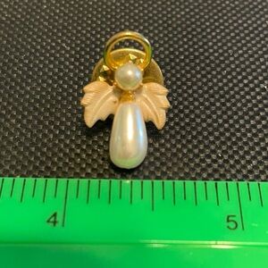 Elegant Gold and Pearl Angelic Brooch